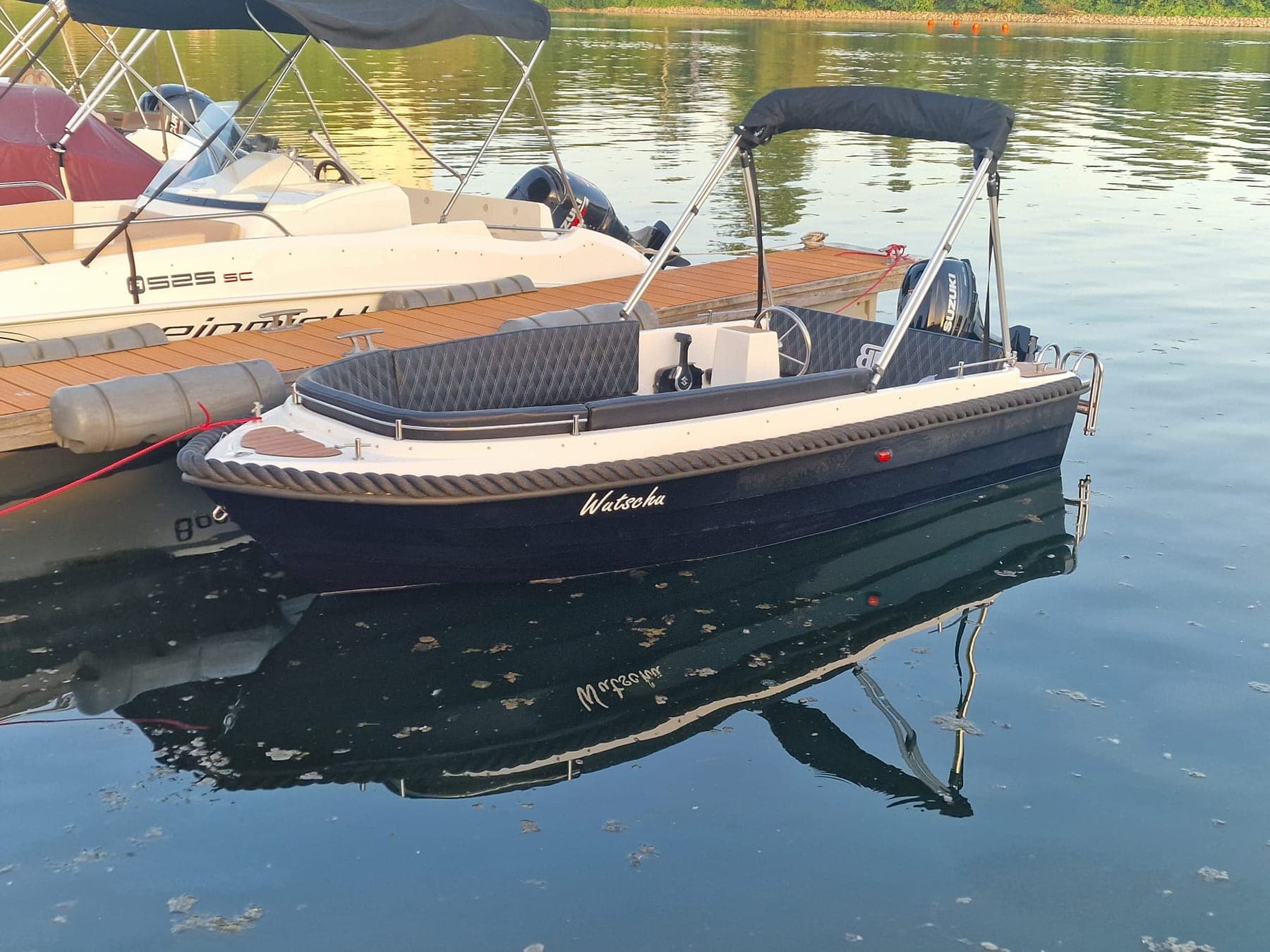 Boot ohne Führerschein am Schiersteiner Hafen in Wiesbaden